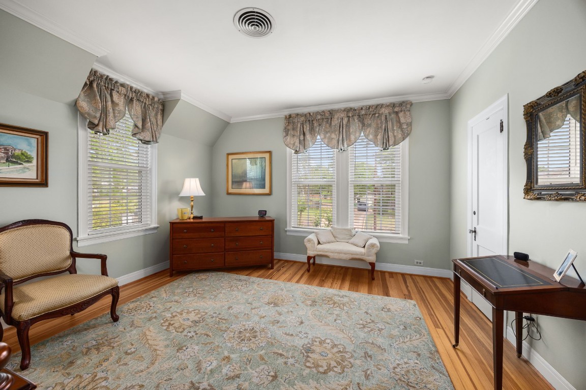 801 West Main Street Brenham, TX 77833 - Photo 27 of 50 The spacious layout provides room for a sitting area, making this an inviting private retreat.