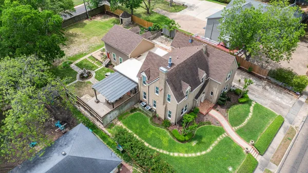 $995,000 | 801 West Main Street, Brenham, TX 77833