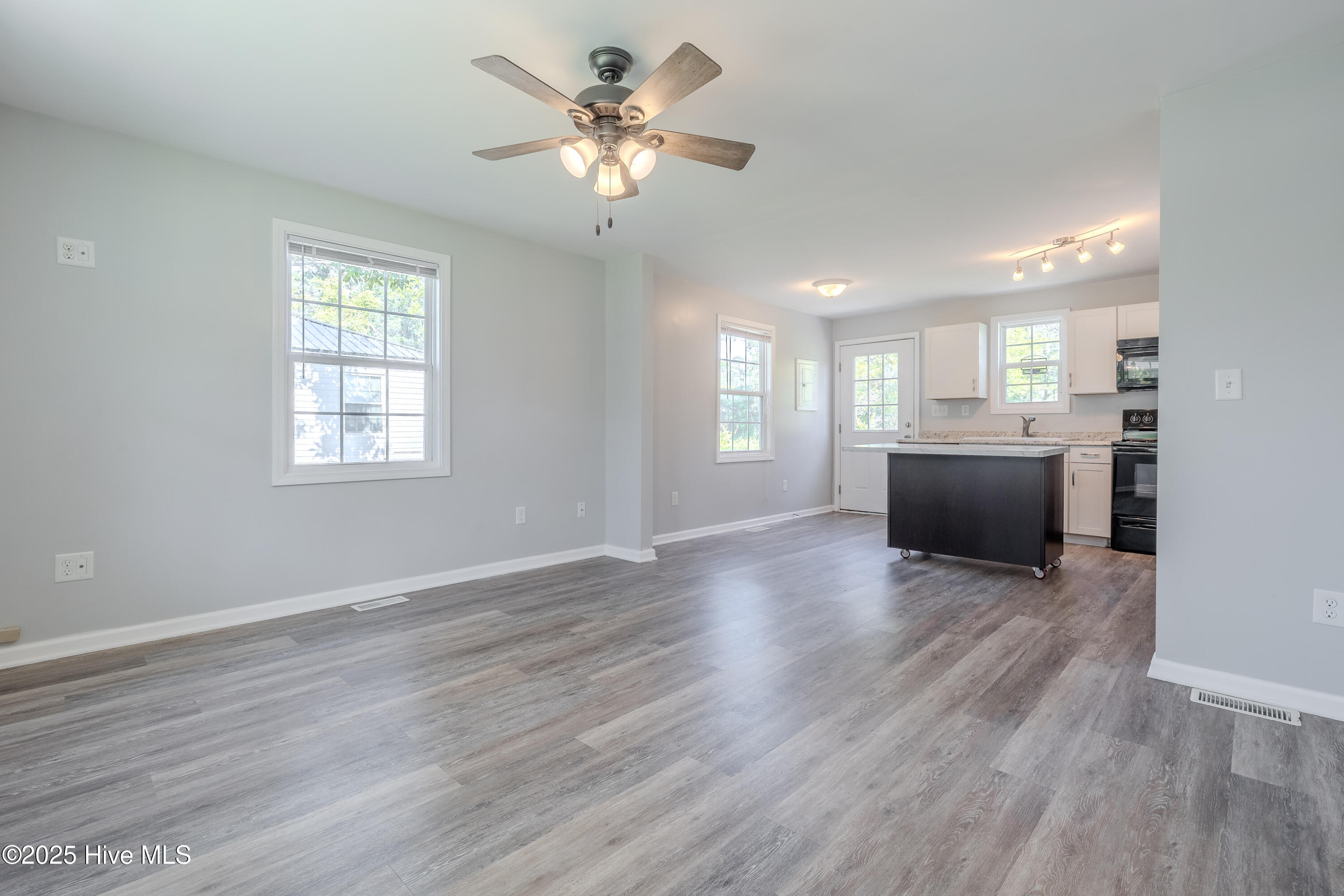 214 Kenneth Boulevard Havelock, NC 28532 - Photo 11 of 29 214 Kenneth Blvd-13