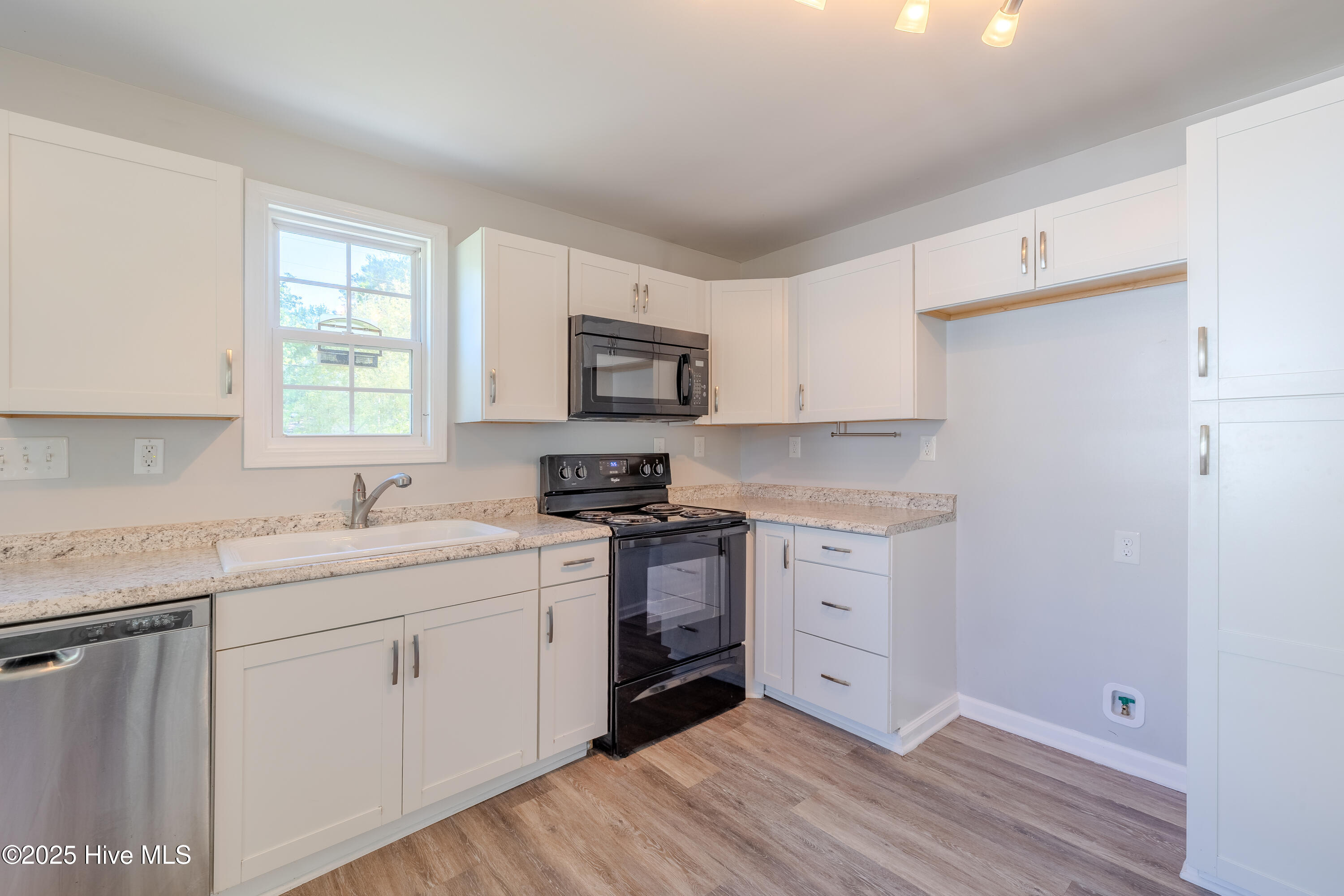 214 Kenneth Boulevard Havelock, NC 28532 - Photo 12 of 29 214 Kenneth Blvd-15