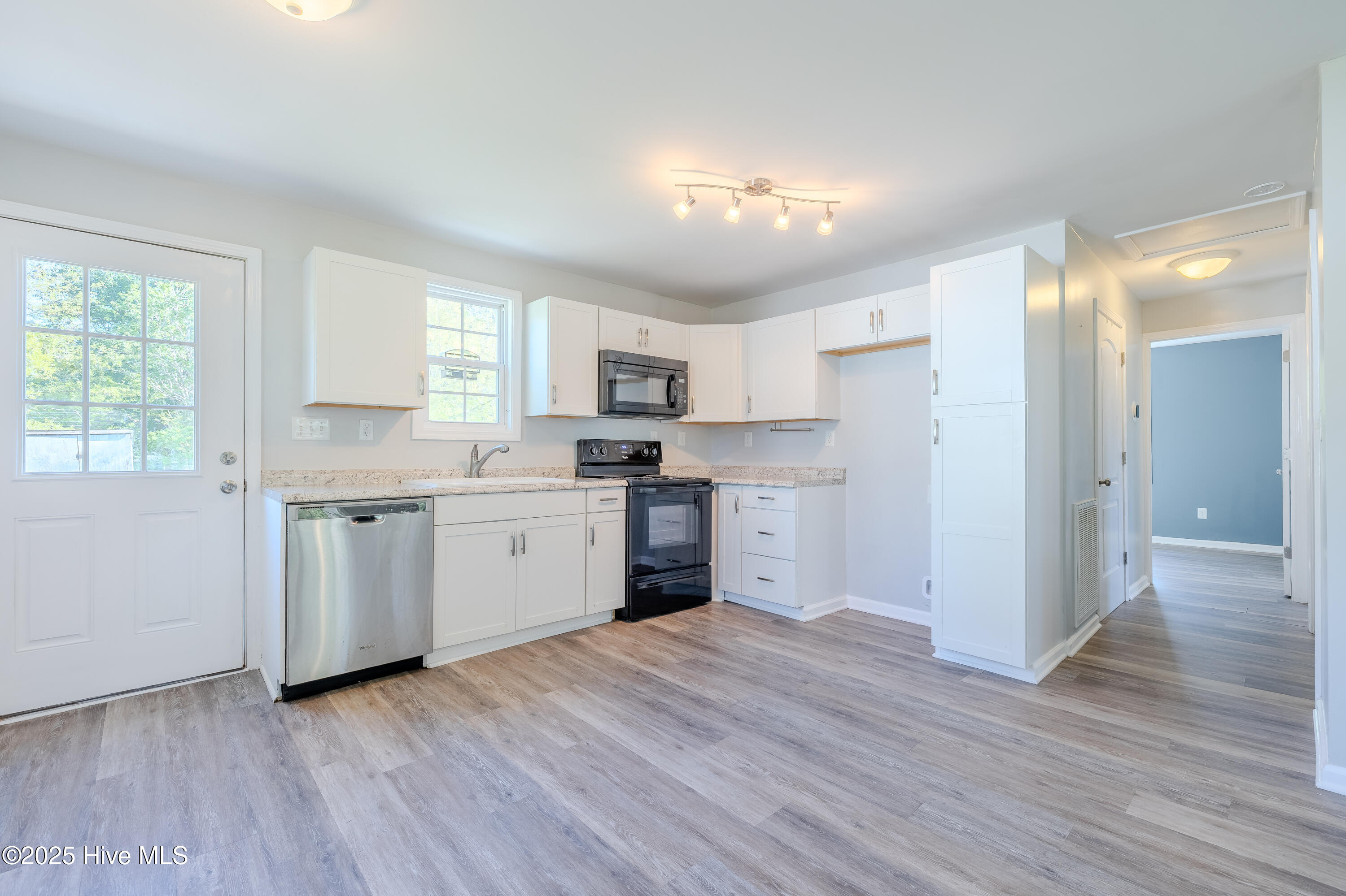 214 Kenneth Boulevard Havelock, NC 28532 - Photo 13 of 29 214 Kenneth Blvd-14