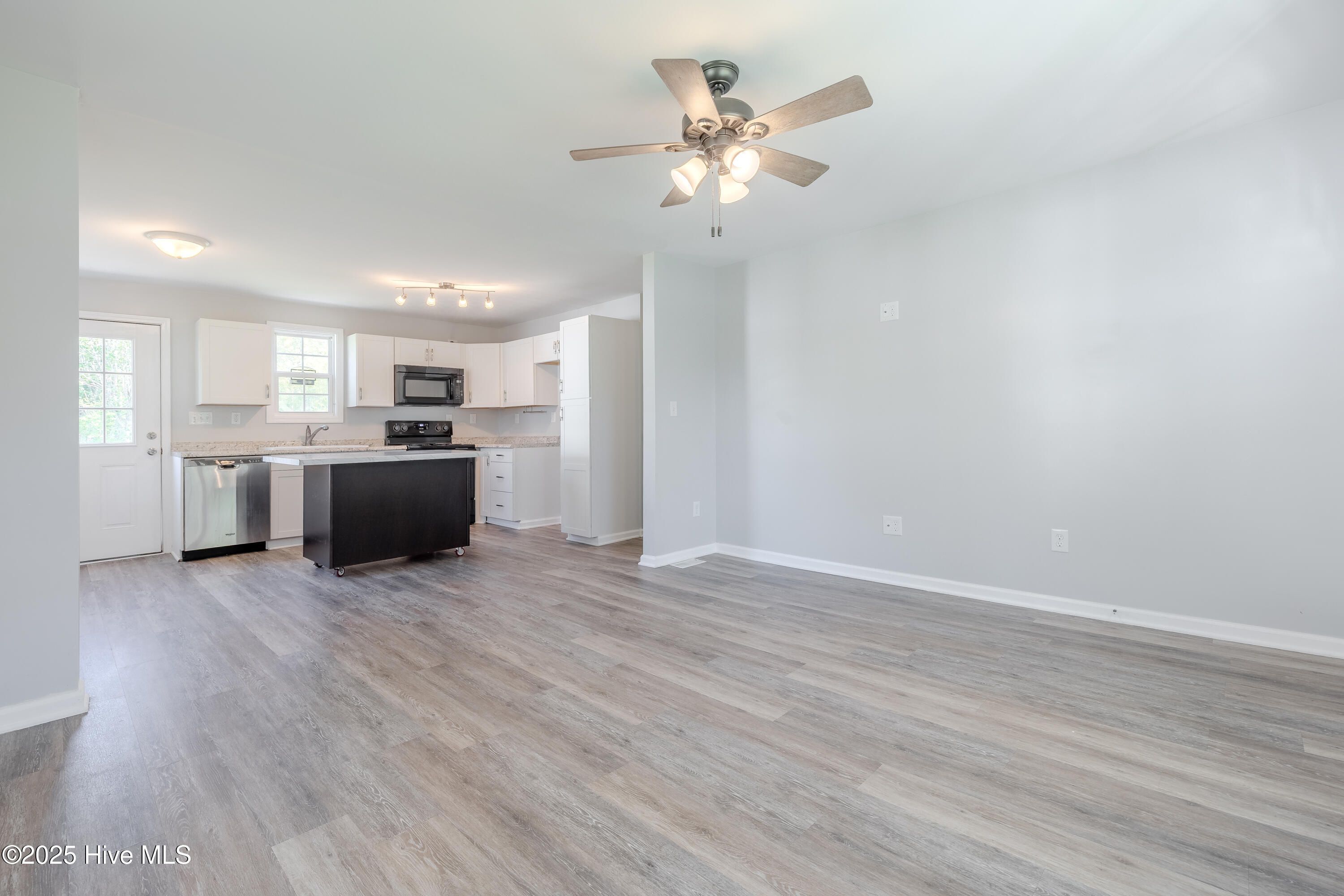 214 Kenneth Boulevard Havelock, NC 28532 - Photo 9 of 29 214 Kenneth Blvd-12