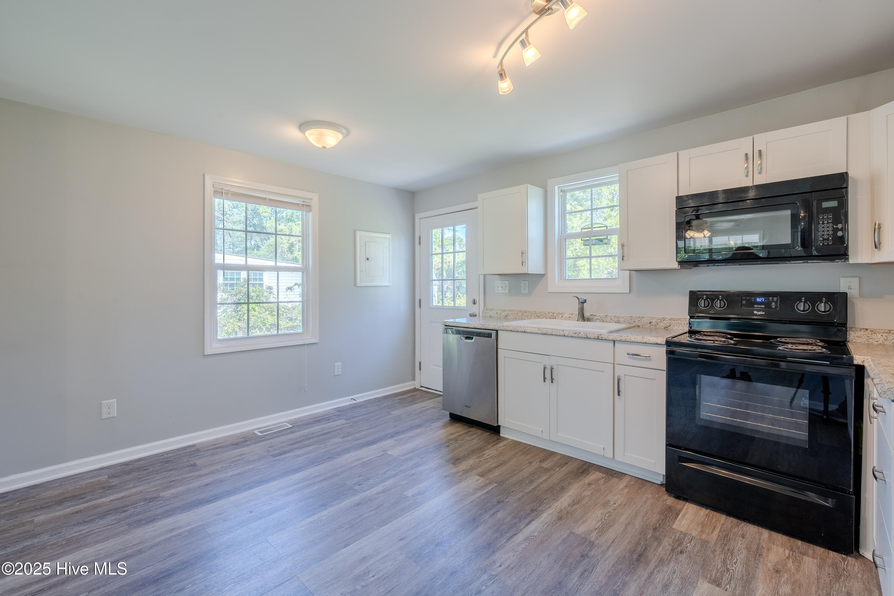 214 Kenneth Boulevard Havelock, NC 28532 - Photo 10 of 29 214 Kenneth Blvd-16