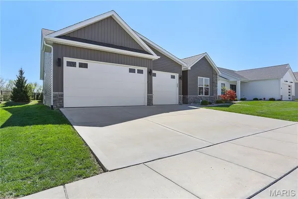 $465,000 | 1870 Cloverdale Drive, Edwardsville, IL 62025