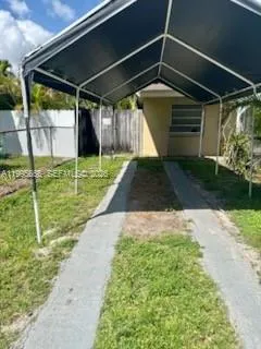 $1,250 | 3811 Southwest 60th Terrace, Unit STUDIO, Davie, FL 33314