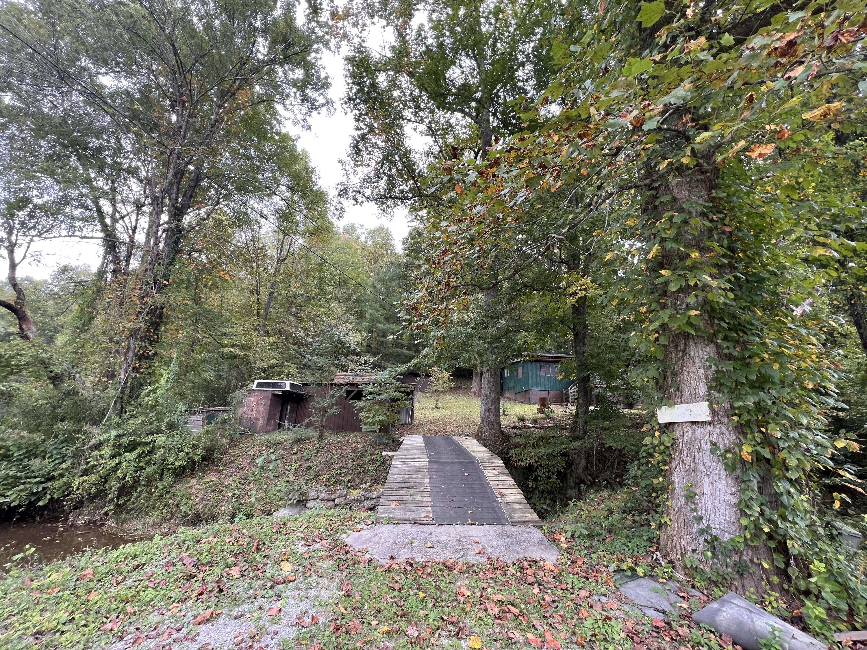 194 Lick Fork Road Middlesboro, KY 40965 - Photo 5 of 25 54328DEB-2F1C-4D11-BACA-649FD29BC7B5