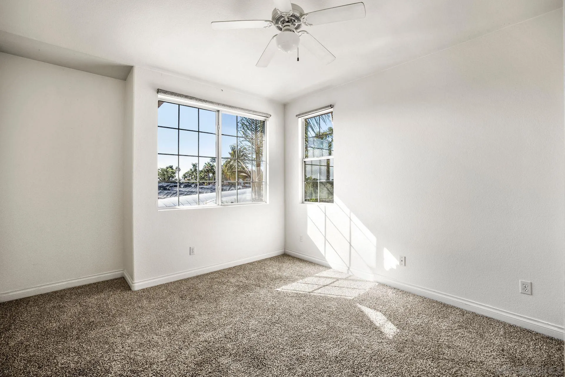418 Carmel Creeper Place Encinitas, CA 92024 - Photo 25 of 31 an empty room with a empty space and windows