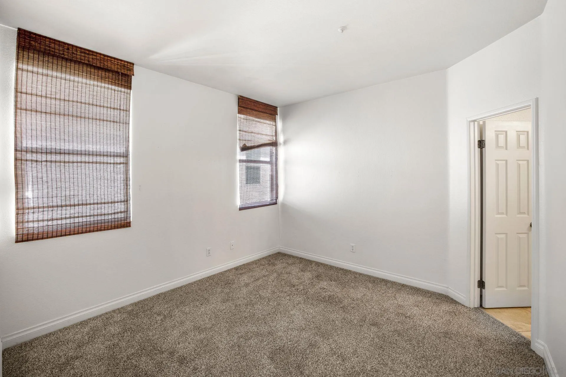 418 Carmel Creeper Place Encinitas, CA 92024 - Photo 28 of 31 an empty room with windows