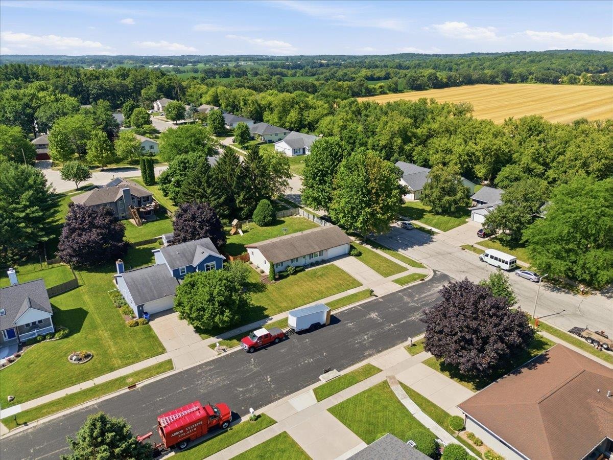 941 Foxfield Road Oregon, WI 53575 - Photo 6 of 54