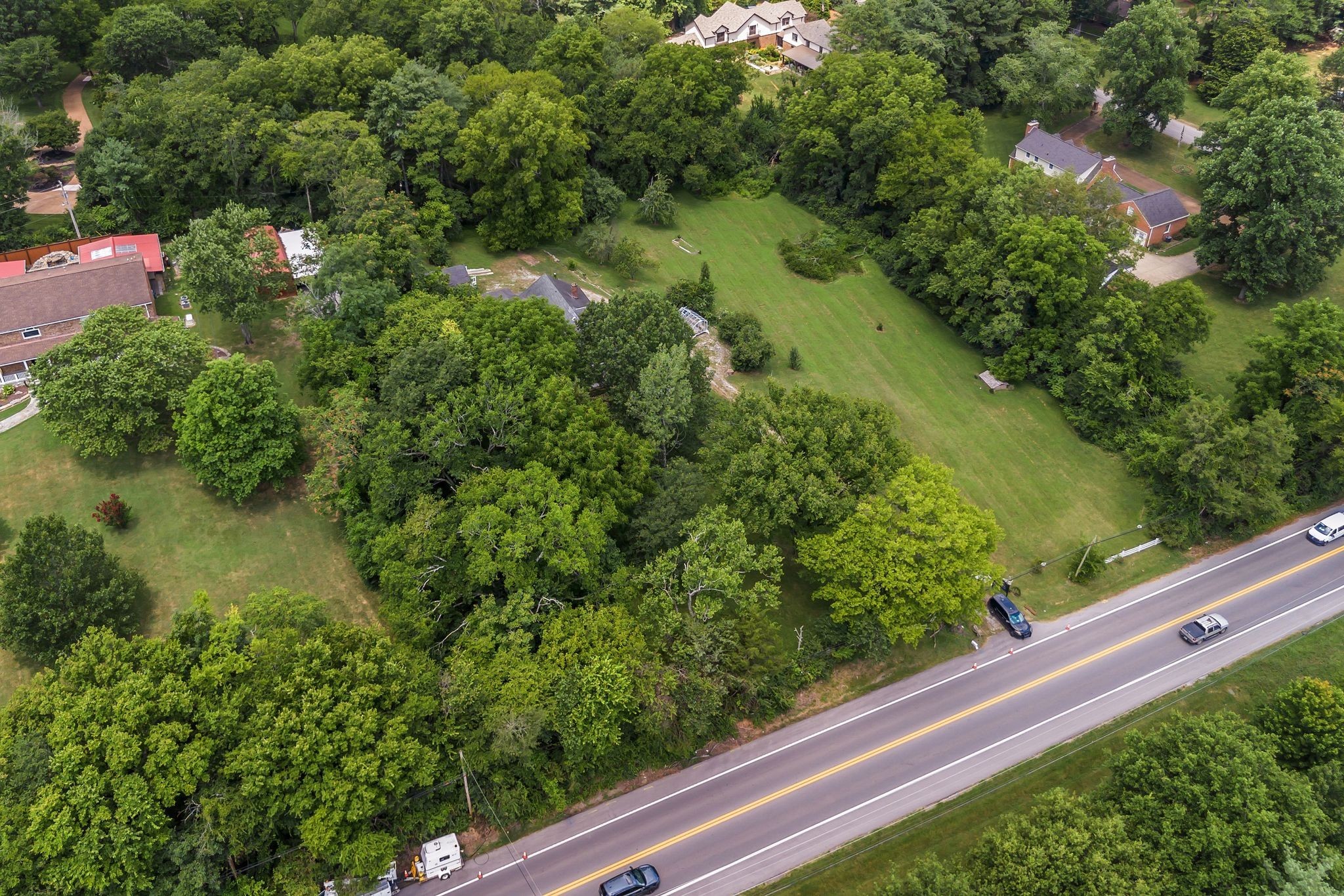 517 Franklin Road Franklin, TN 37069 - Photo 6 of 22 a view of a garden with a tree