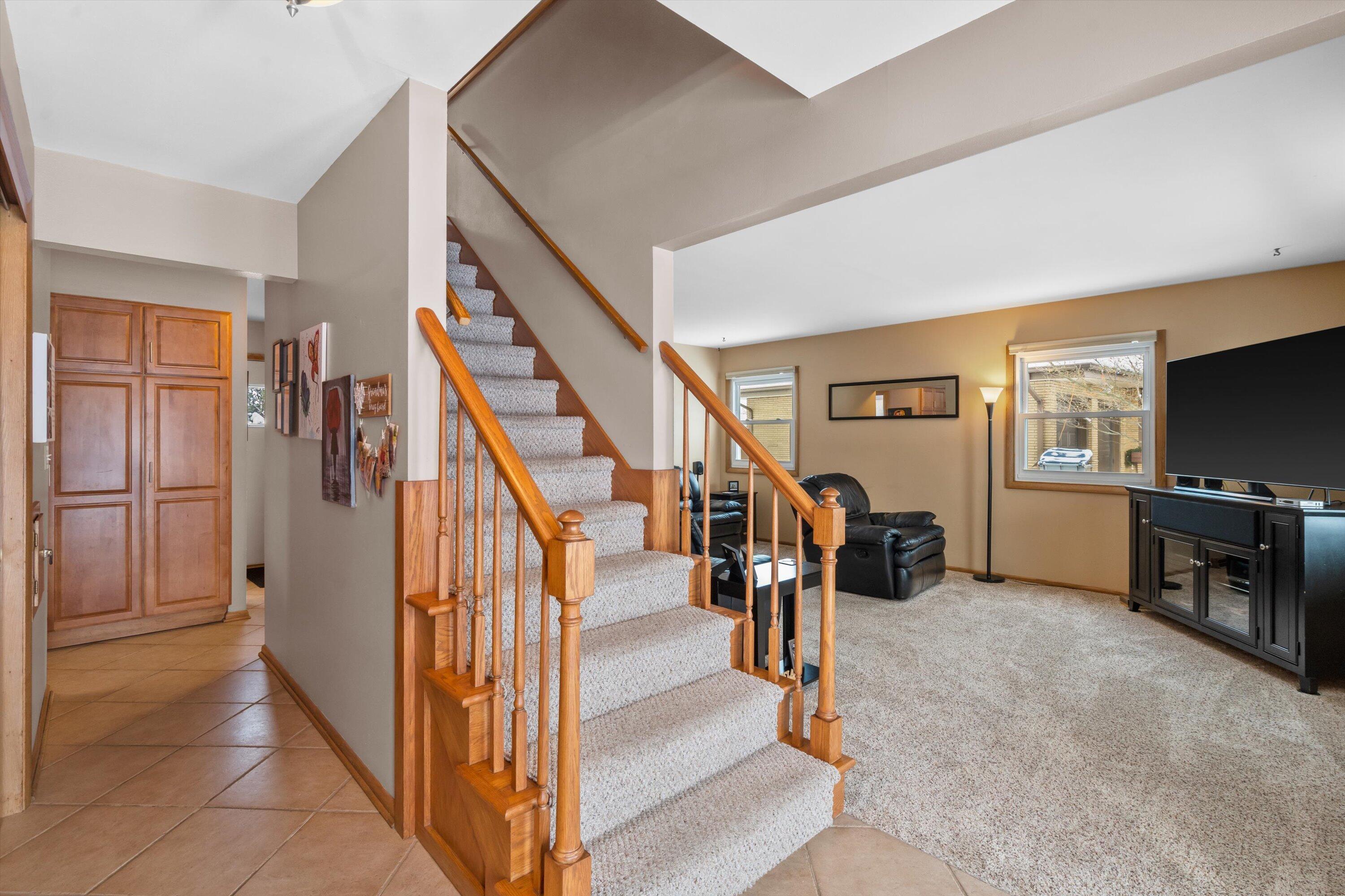 3347 South 98th Street Milwaukee, WI 53227 - Photo 19 of 38 20-Foyer