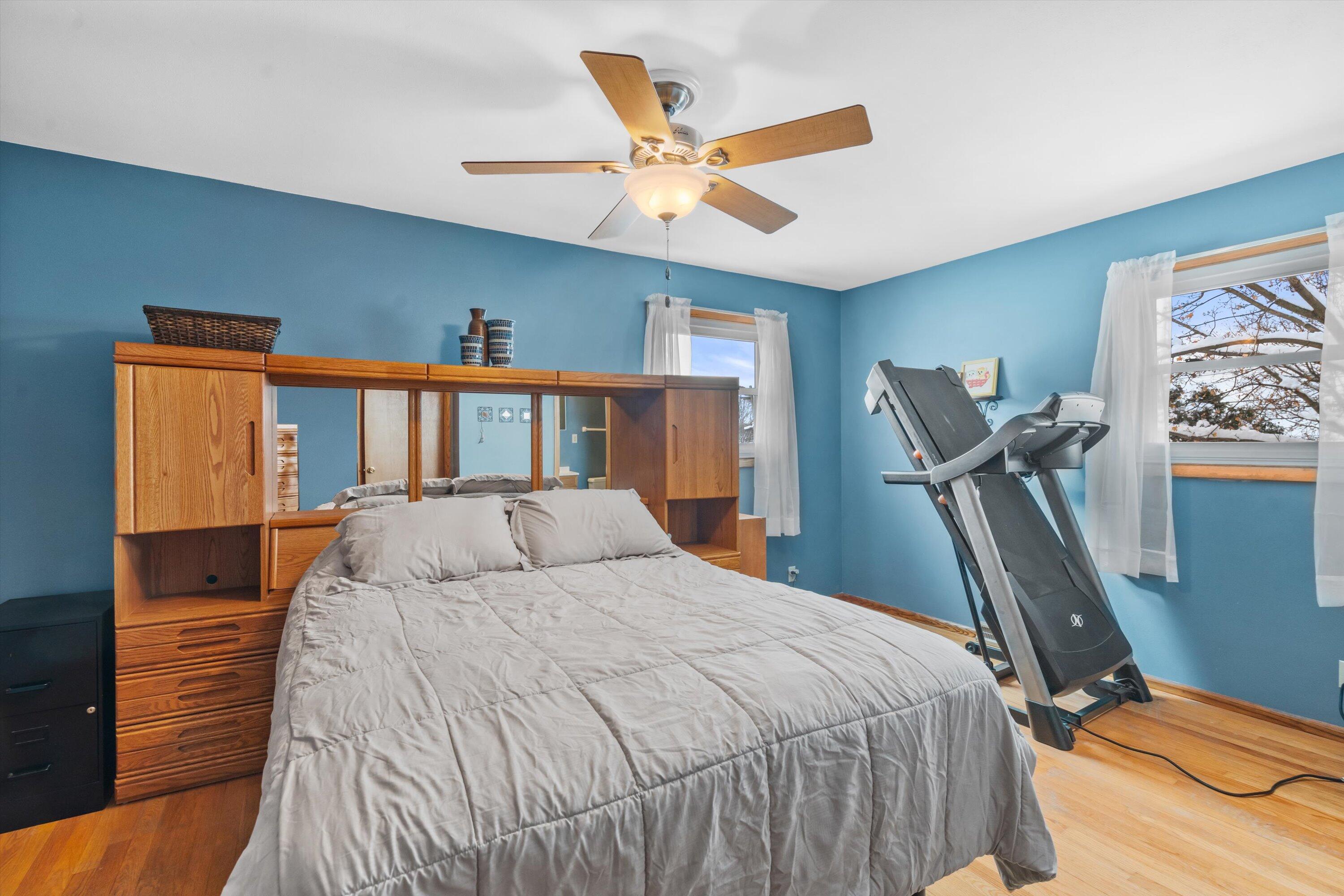 3347 South 98th Street Milwaukee, WI 53227 - Photo 20 of 38 21-Primary Bedroom