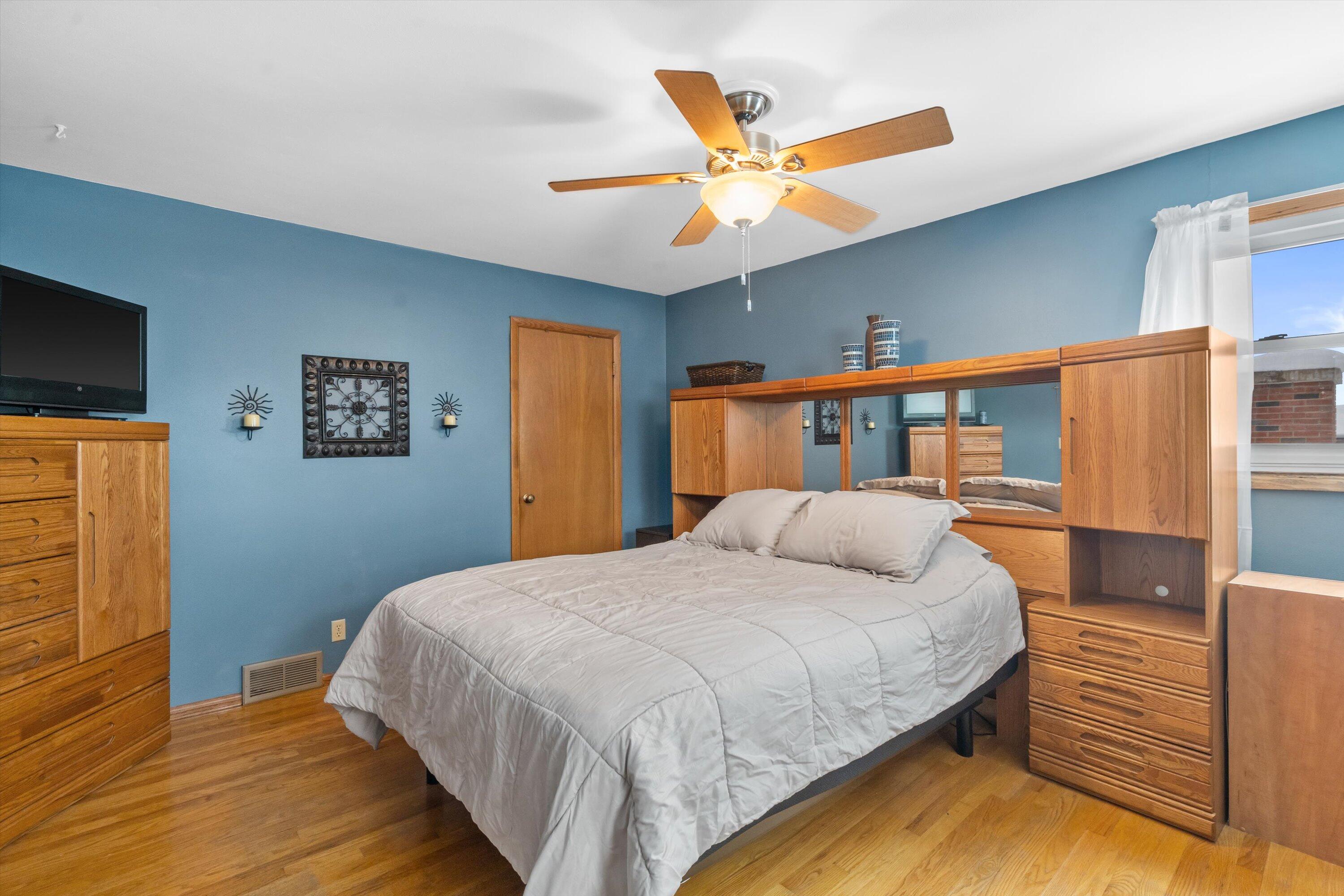 3347 South 98th Street Milwaukee, WI 53227 - Photo 21 of 38 22-Primary Bedroom