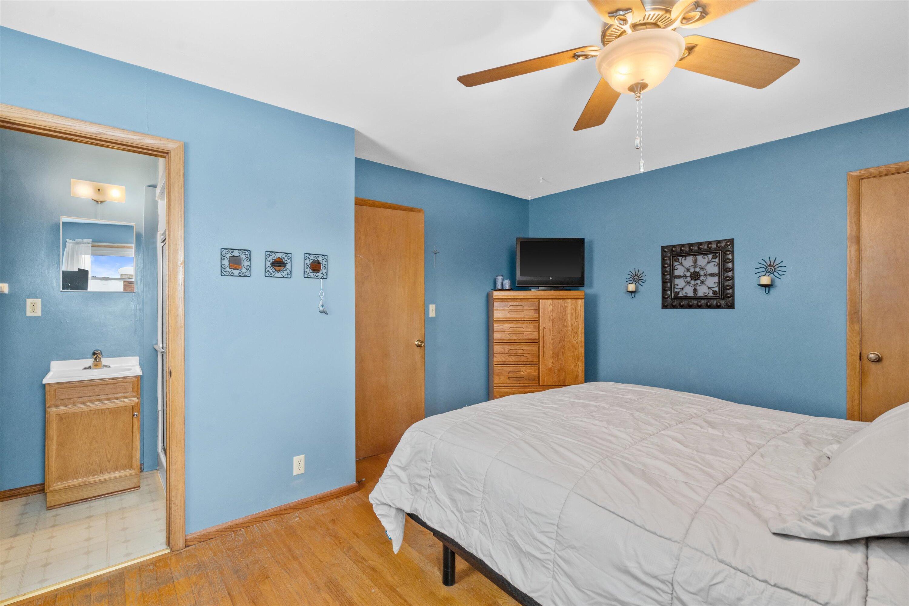 3347 South 98th Street Milwaukee, WI 53227 - Photo 22 of 38 23-Primary Bedroom