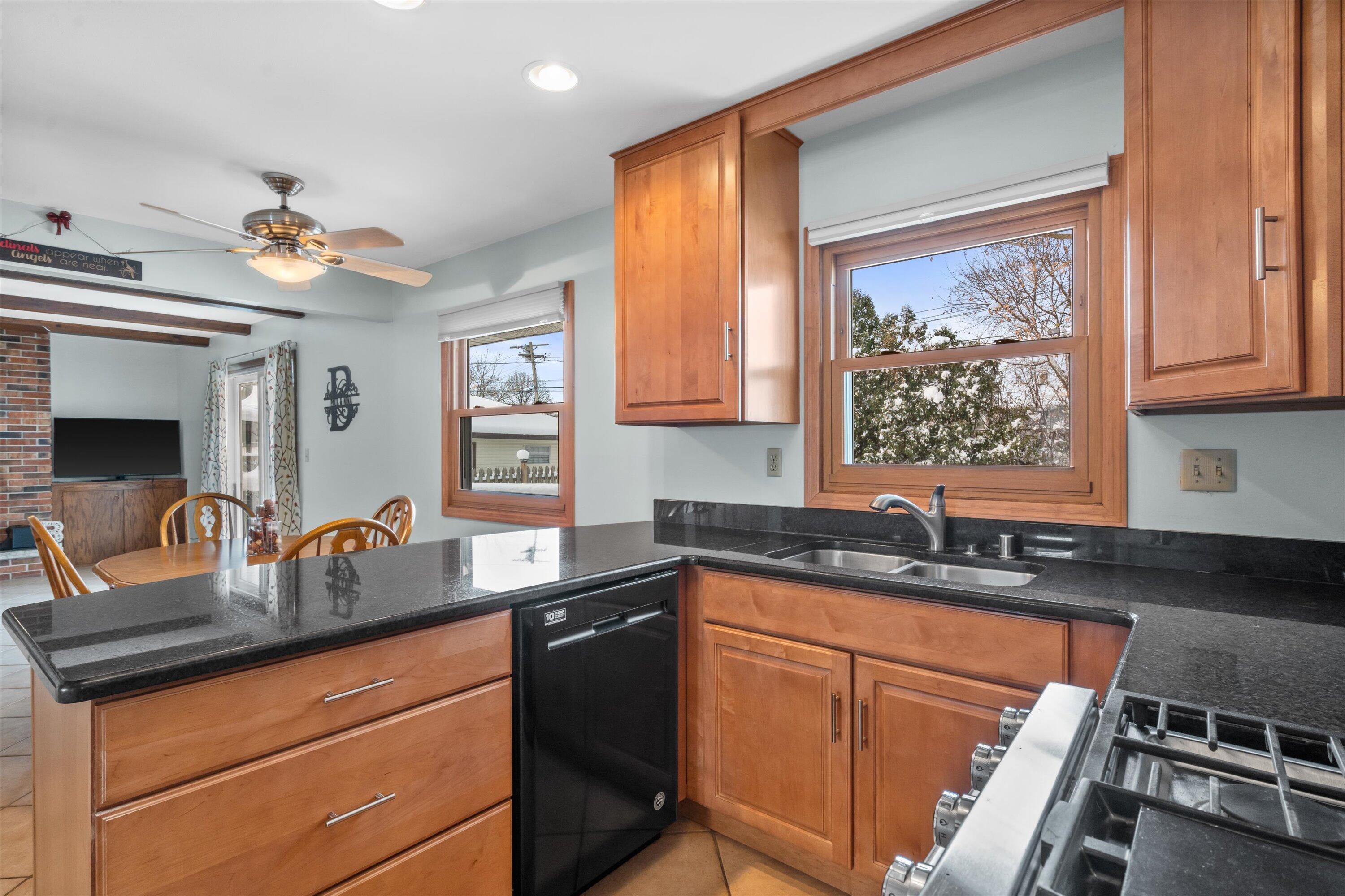 3347 South 98th Street Milwaukee, WI 53227 - Photo 7 of 38 08-Kitchen w_ Granite Countertops