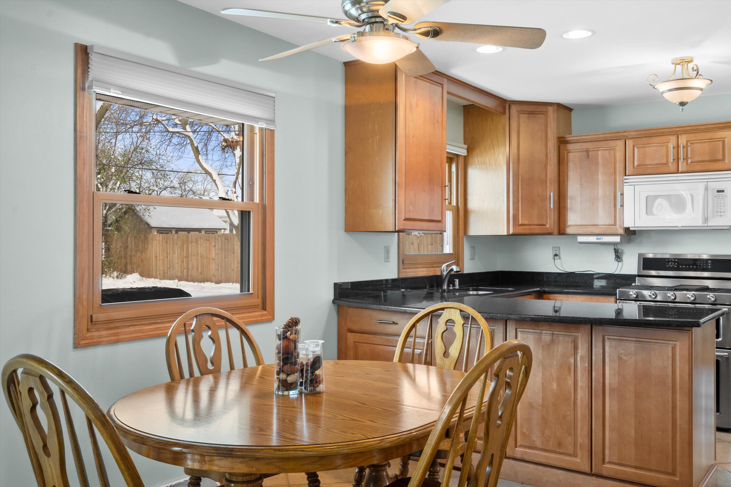 3347 South 98th Street Milwaukee, WI 53227 - Photo 10 of 38 11-Eat In Kitchen