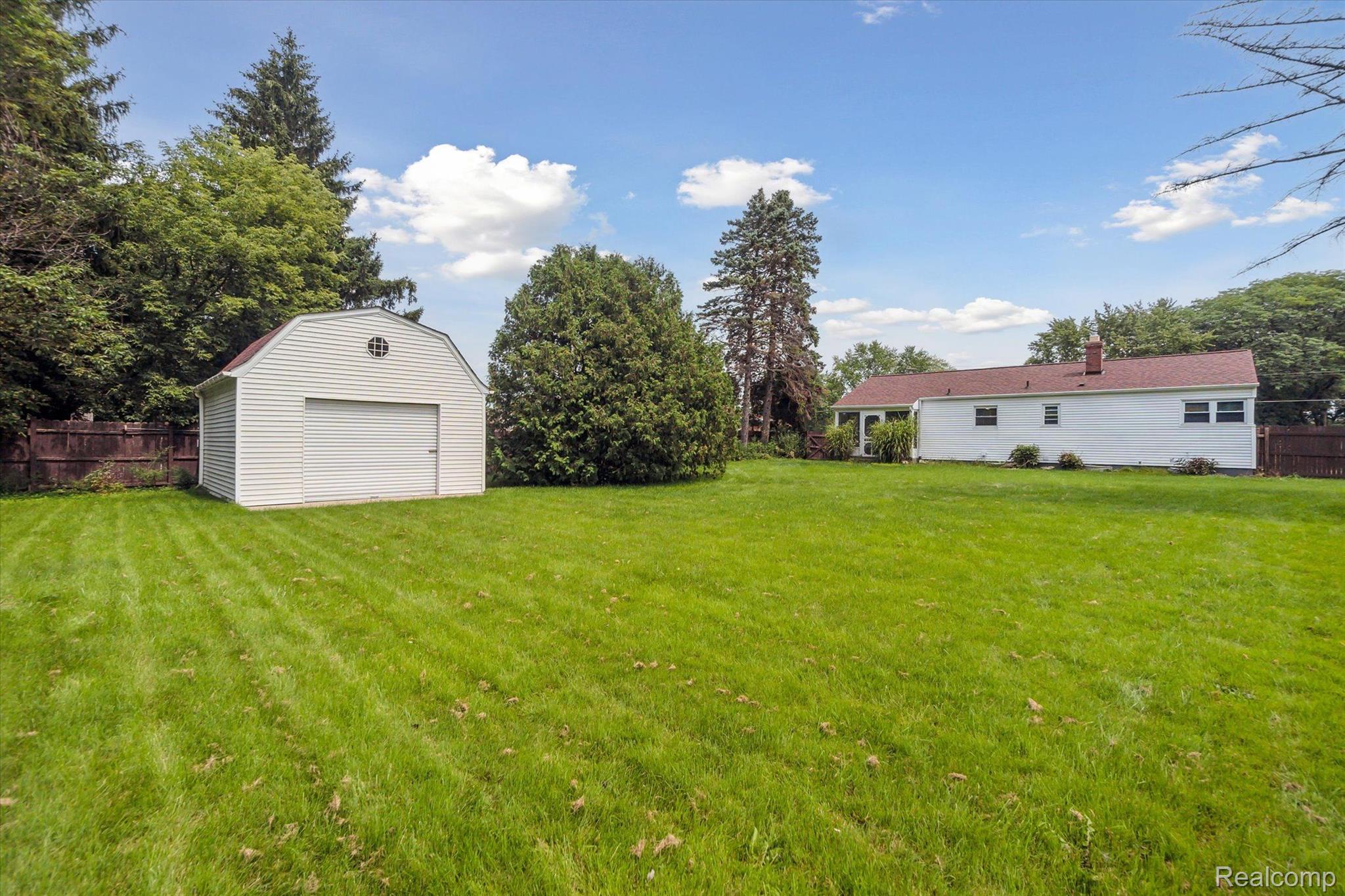 2137 Covert Road Burton, MI 48509 - Photo 18 of 25 Gallery Image 18