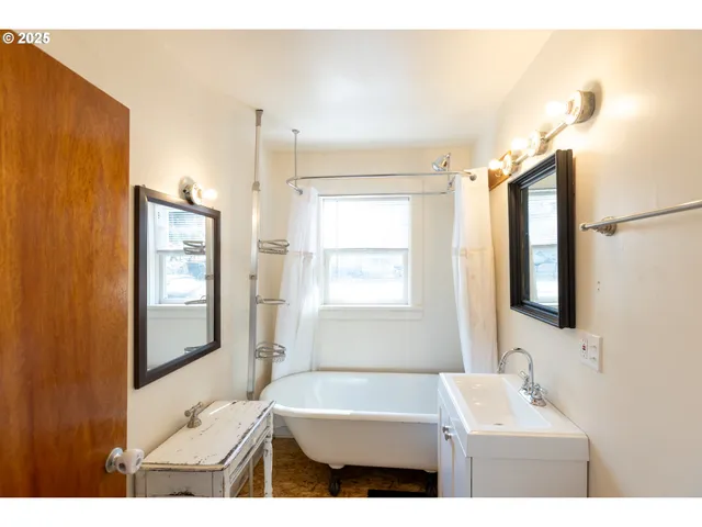 $450,000 | 319 East 7th Street, The Dalles, OR 97058