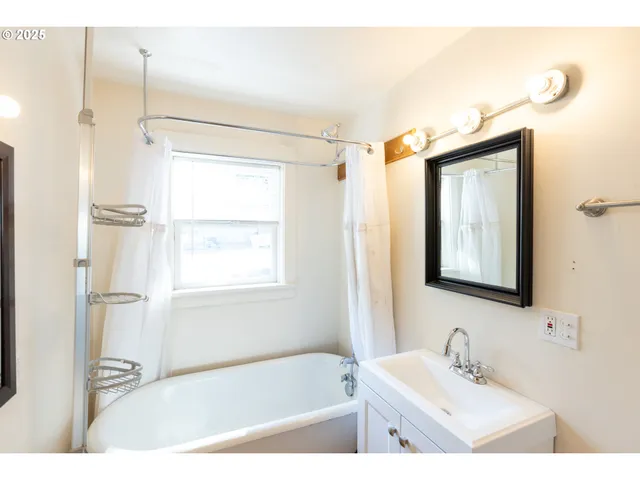 $450,000 | 319 East 7th Street, The Dalles, OR 97058