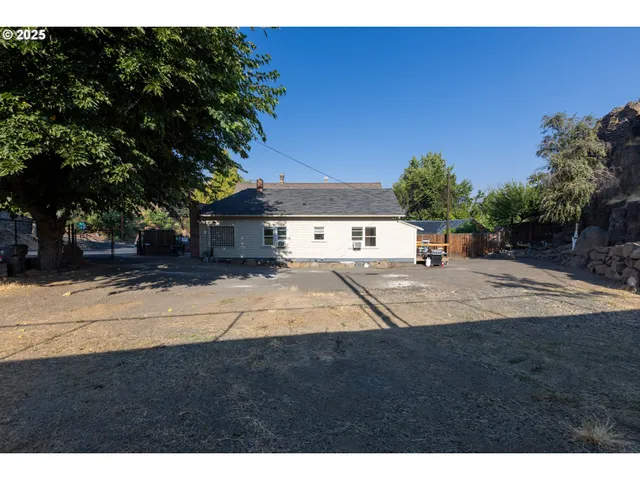 $450,000 | 319 East 7th Street, The Dalles, OR 97058
