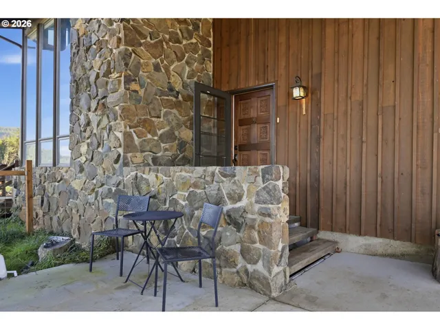 $899,900 | 31149 Camas Swale Road, Creswell, OR 97426