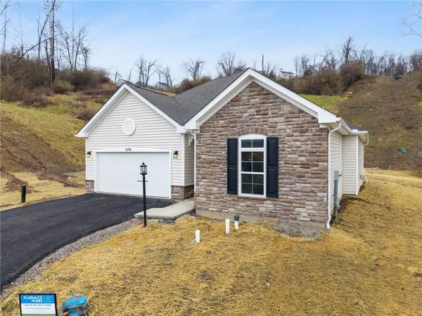 a view of a house with a yard