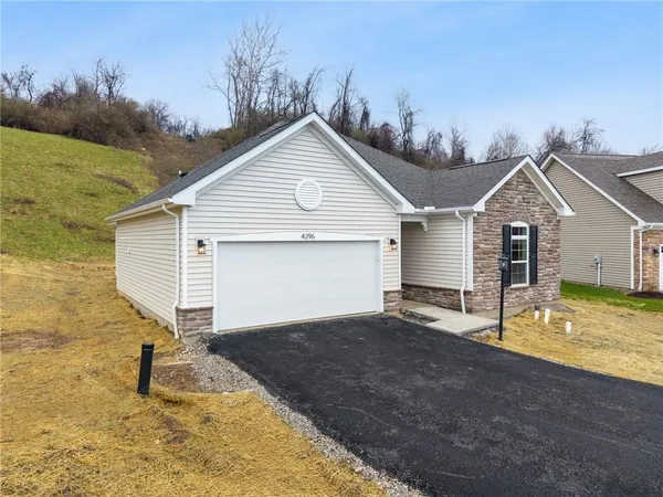 a view of a house with backyard