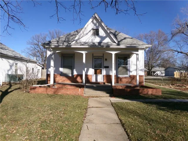 $79,500 | 211 South Elm Street, Iola, KS 66749