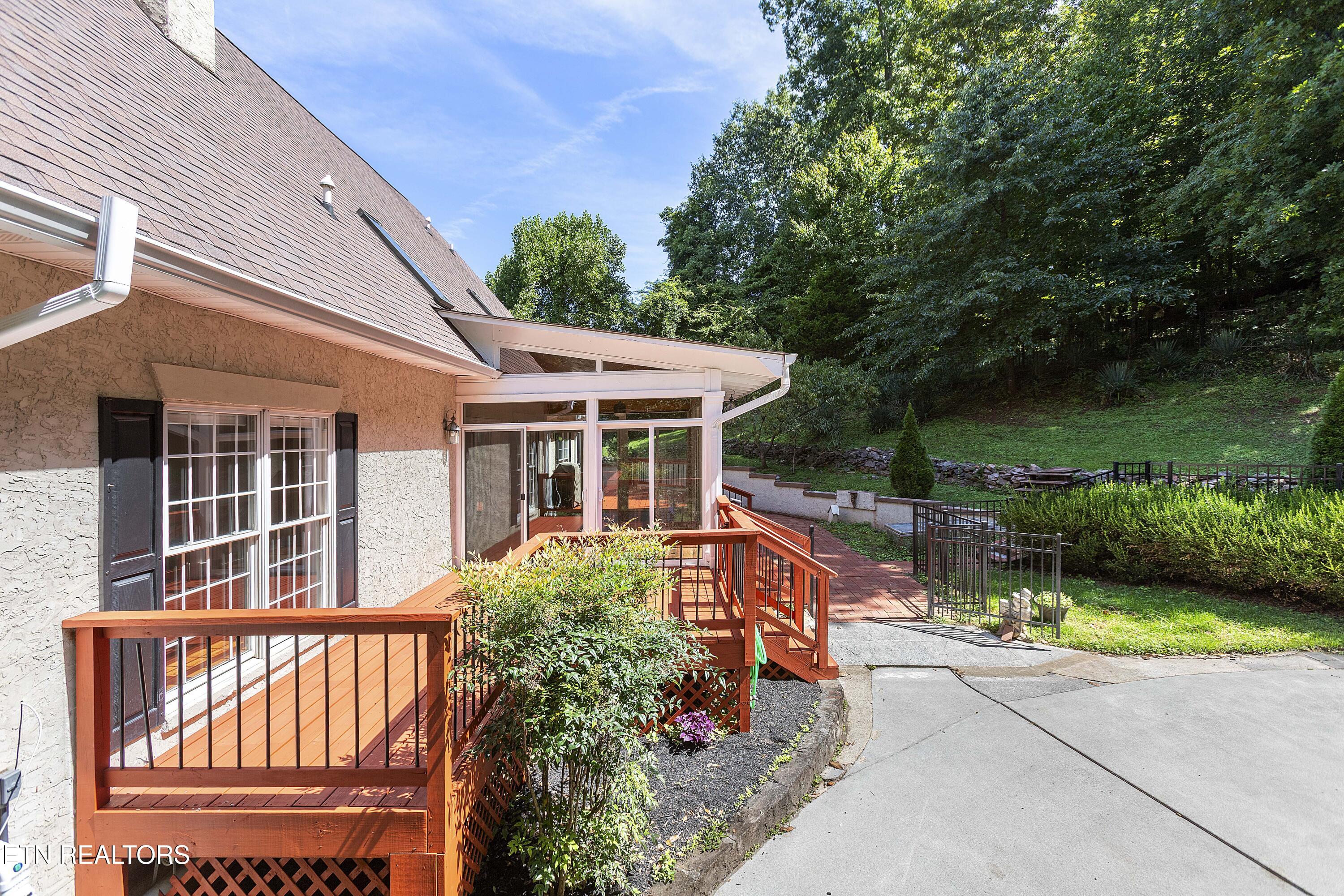 6518 Westminster Road Knoxville, TN 37919 - Photo 31 of 32 IMG_9009