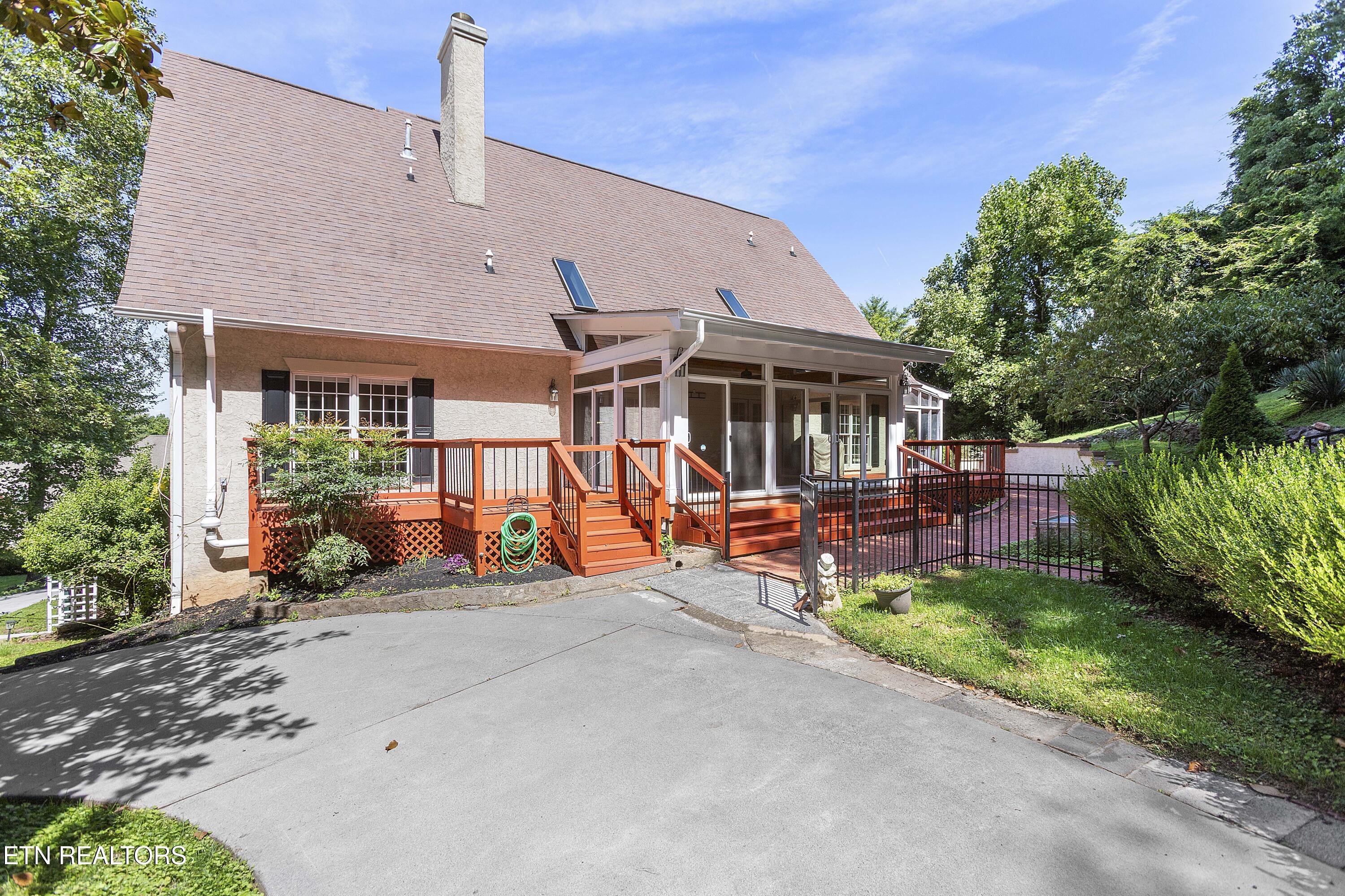 6518 Westminster Road Knoxville, TN 37919 - Photo 5 of 32 IMG_9006