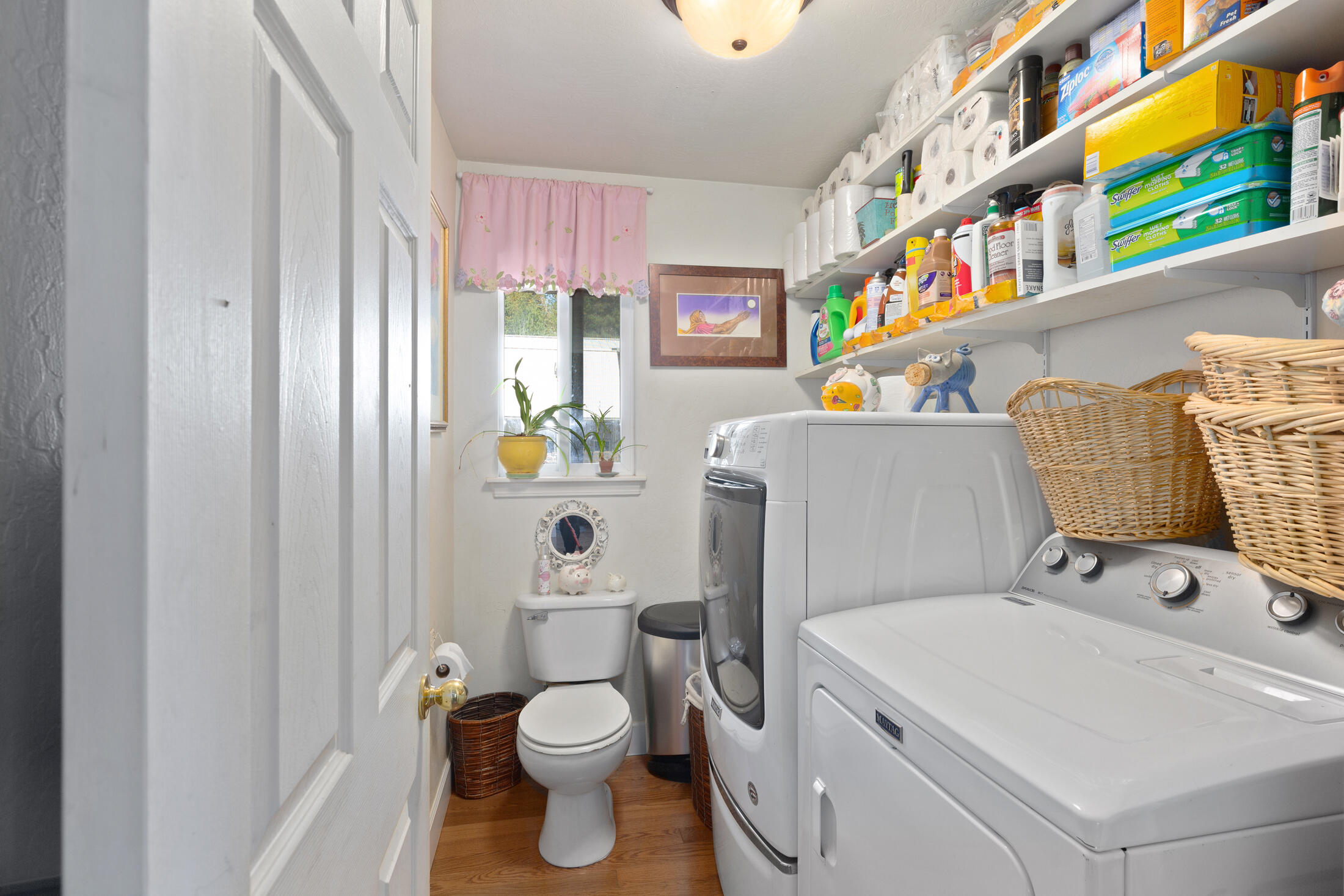 800 Deer Creek Road Selma, OR 97538 - Photo 22 of 42 Laundry, Half Bath Off Mudroom