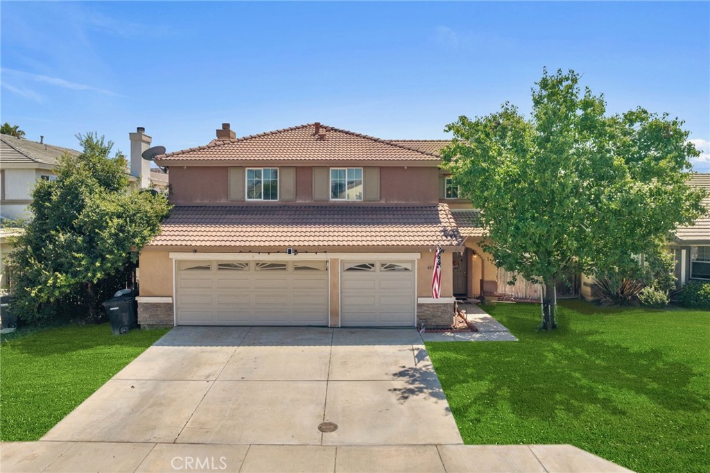 4475 Willowglen Way Hemet, CA 92545 - Photo 1 of 33 a front view of a house with garden