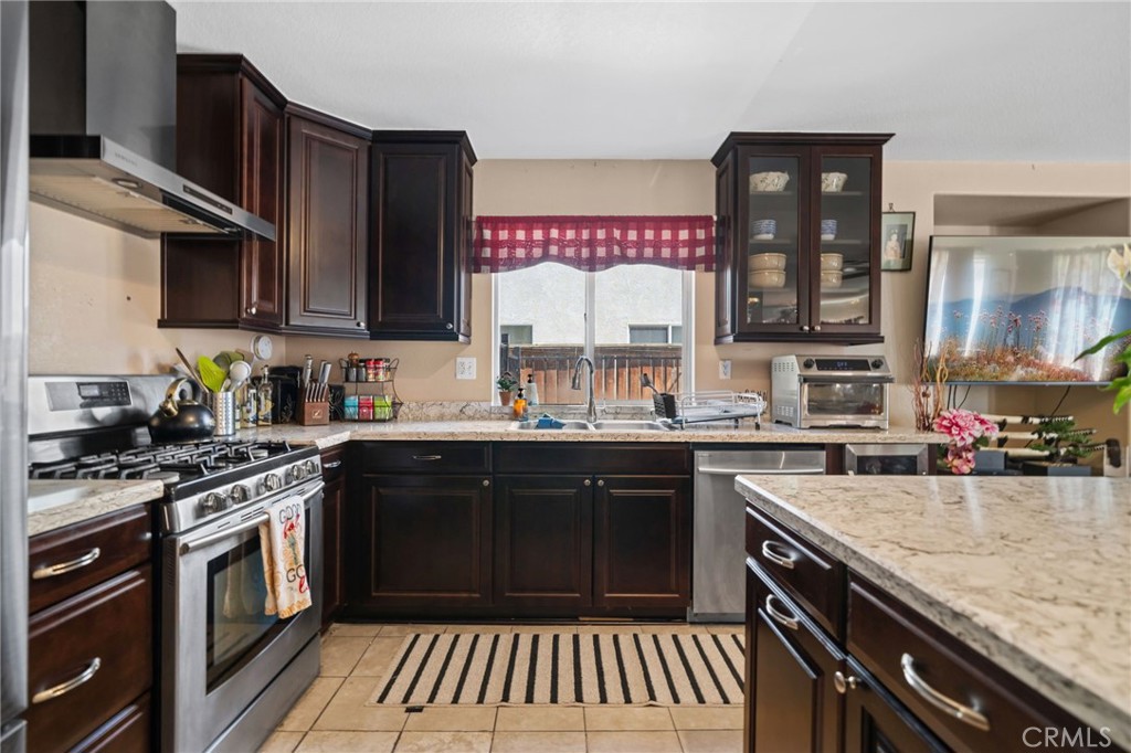 4475 Willowglen Way Hemet, CA 92545 - Photo 13 of 33 a kitchen with a sink stove top oven and cabinets