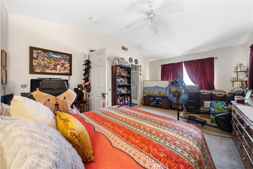 4475 Willowglen Way Hemet, CA 92545 - Photo 23 of 33 a bed room with a bed and a chair