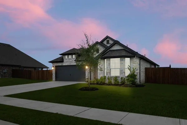 $424,999 | 108 Golden Jackal Court, Godley, TX 76044