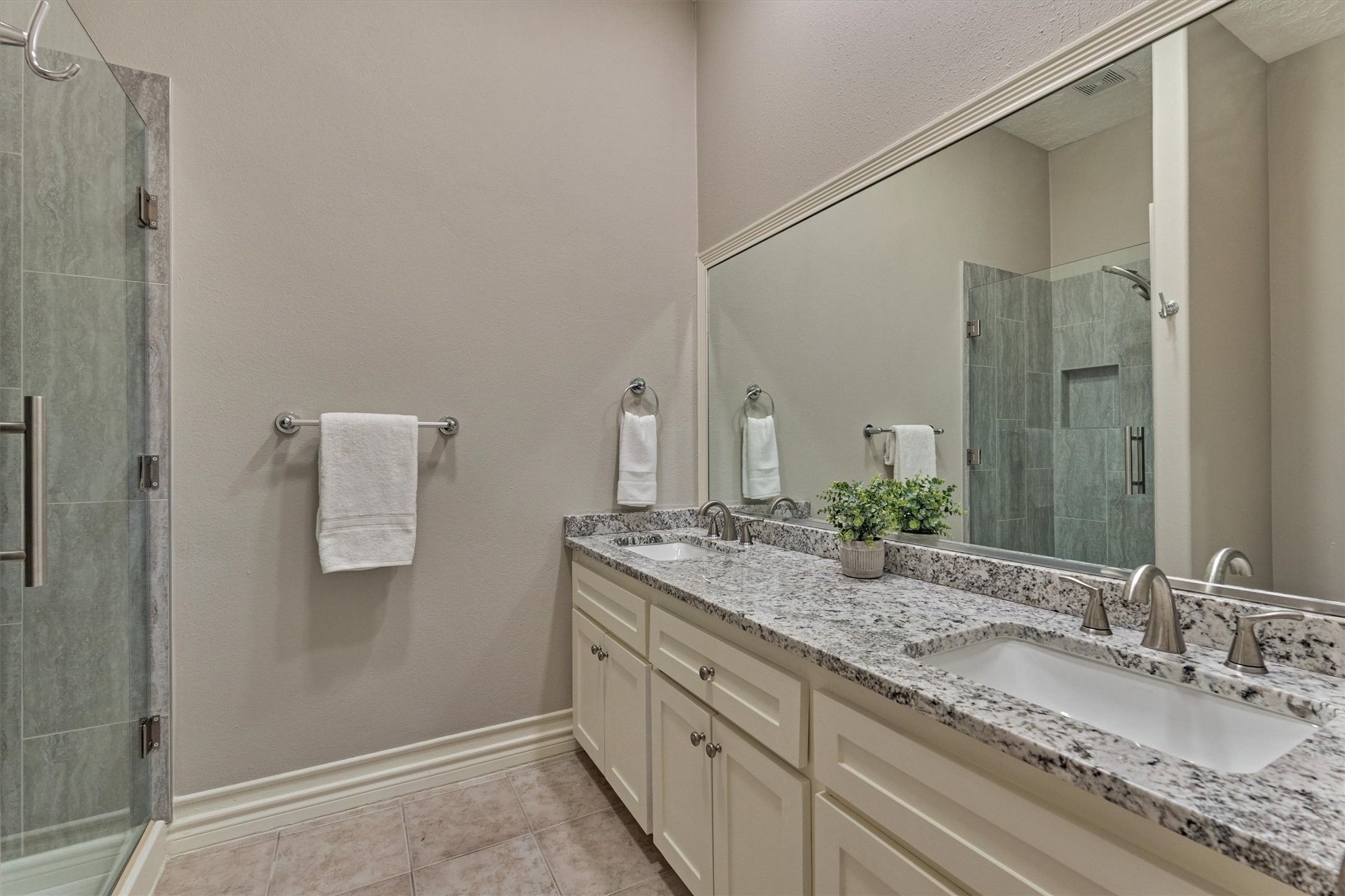 4 Regency Point Montgomery, TX 77356 - Photo 29 of 47 full bath upstairs