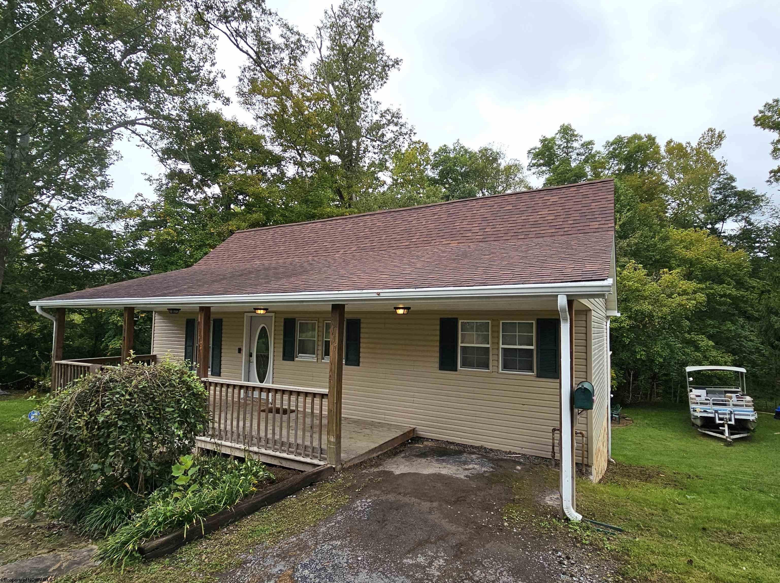 117 Hallhurst Road Fairmont, WV 26554 - Photo 3 of 29 Gallery Image 3