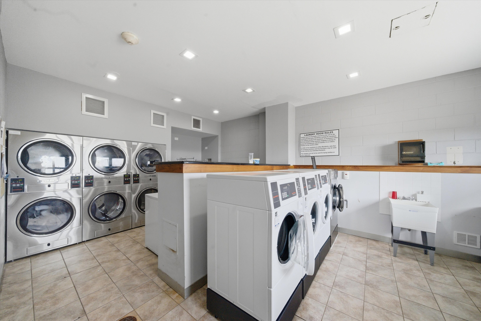 6325 North Sheridan Road, Unit 1808 Chicago, IL 60660 - Photo 19 of 20