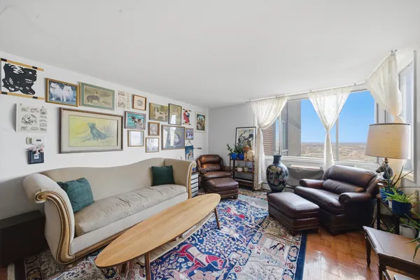$149,999 | 6325 North Sheridan Road, Unit 1808, Chicago, IL 60660