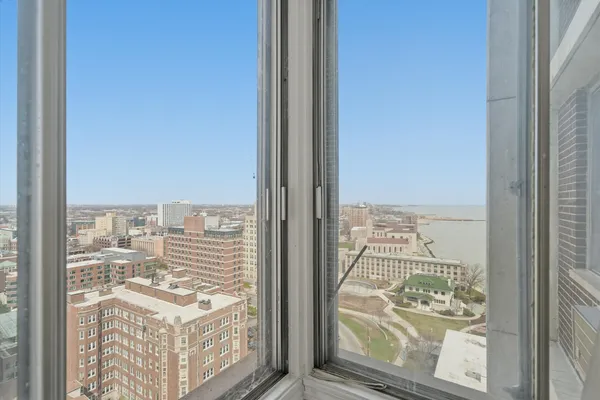 $149,999 | 6325 North Sheridan Road, Unit 1808, Chicago, IL 60660