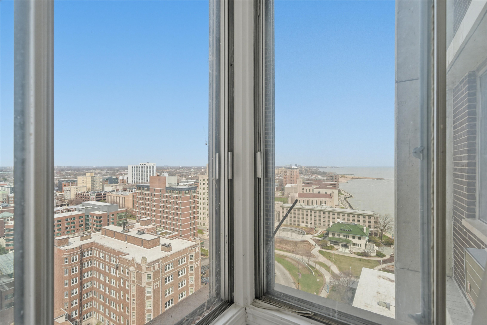 6325 North Sheridan Road, Unit 1808 Chicago, IL 60660 - Photo 5 of 20