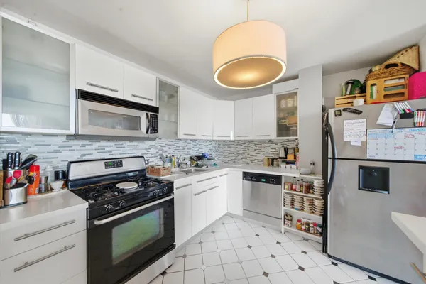 $149,999 | 6325 North Sheridan Road, Unit 1808, Chicago, IL 60660