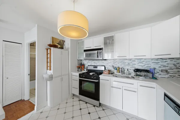 $149,999 | 6325 North Sheridan Road, Unit 1808, Chicago, IL 60660