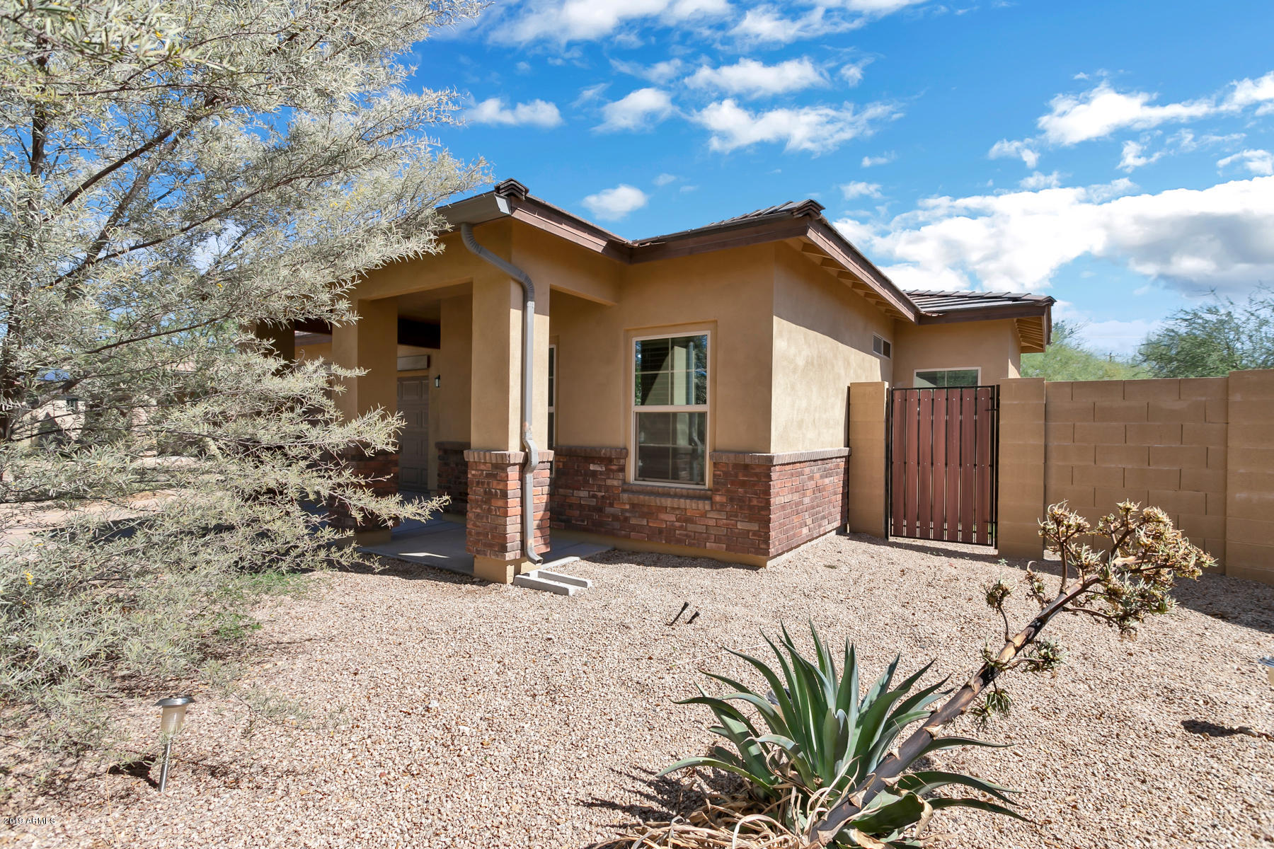 1535 East Apollo Road Phoenix, AZ 85042 - Photo 3 of 15 _MG_2022