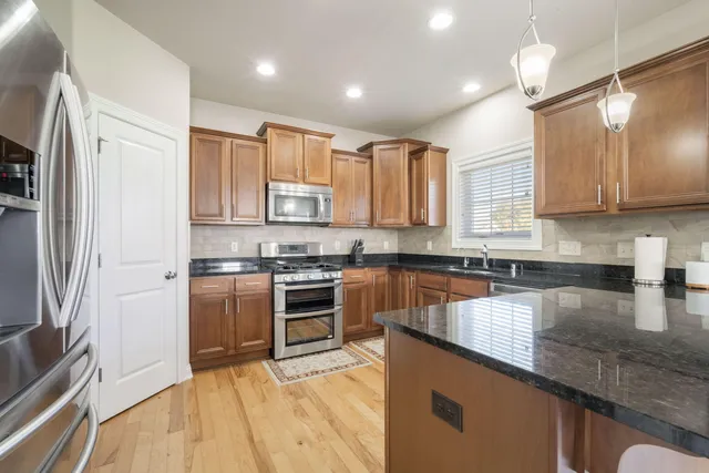 $599,900 | 21679 South Weather Edge Circle, Lannon, WI 53046