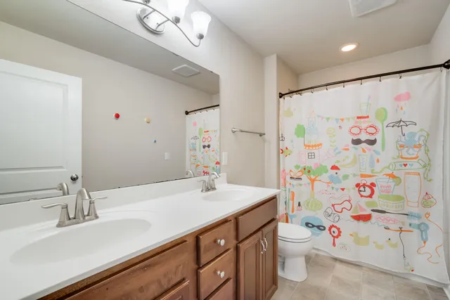 $599,900 | 21679 South Weather Edge Circle, Lannon, WI 53046