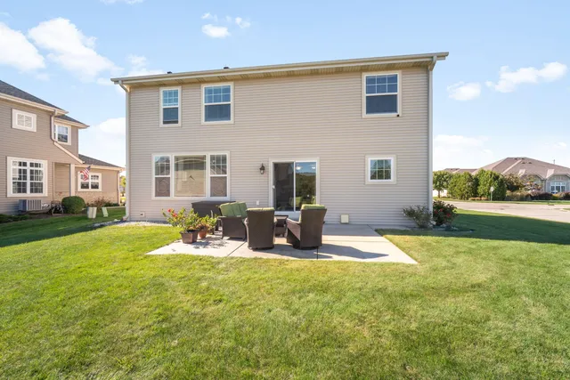 $599,900 | 21679 South Weather Edge Circle, Lannon, WI 53046