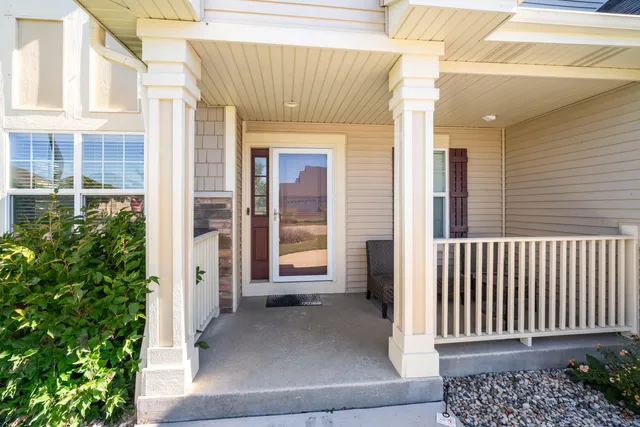 $599,900 | 21679 South Weather Edge Circle, Lannon, WI 53046