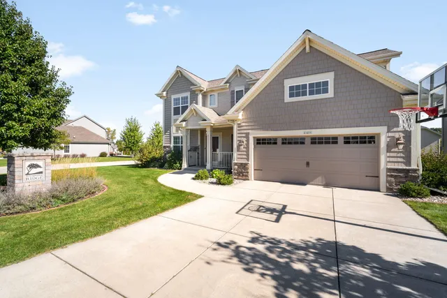 $599,900 | 21679 South Weather Edge Circle, Lannon, WI 53046