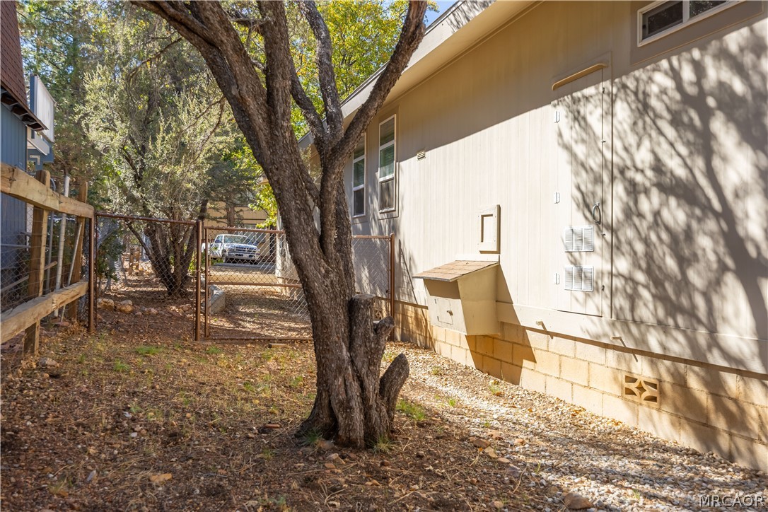 775 Riverside Avenue Sugarloaf, CA 92386 - Photo 33 of 35 Gallery Image 33